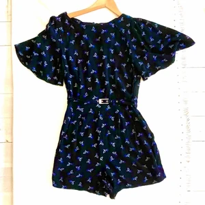 Kort byxdress - Söt kort byxdress från Oasis med tillhörande skärp