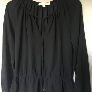 Michael Kors och Hollister small  - Michael Kors 300:-  small nyskick och Hollister nyskick small 100:-