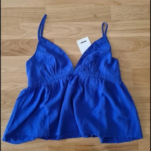 Bikbok topp - Säljer en helt oanvänd topp ifrån bikbok i storlek s