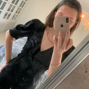 Twist and tango blus - Säljer denna snygga blusen från twist and tango med puffärmar✨✨Endast använd en gång och är därmed i nyskick💕