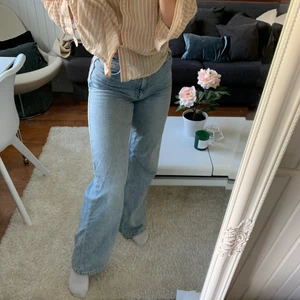 Jeans  - Super fina ljusa jeans från monki, storlek 26💕 skriv vid intresse 💕