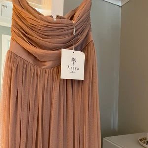 Balklänning i storlek XS - Gör en intressekoll på denna drömmiga balklänningen som är så himla fin! Kameran gör inte riktigt färgen på klänningen rätta, den är något mer rosa i verkligheten. Kan skicka mer bilder om det önskas, skriv om ni är intresserade 💗💗