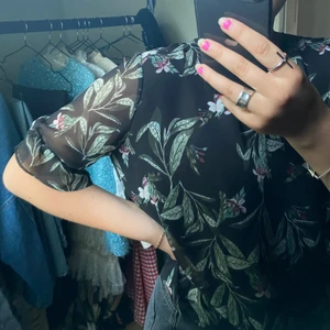 Blus - Så fin blus från Twist & Tango som man kan använda till allt. Nypris >600kr och den är knappt använd. Storlek 40 men skulle säga att den passar allt från S-L!