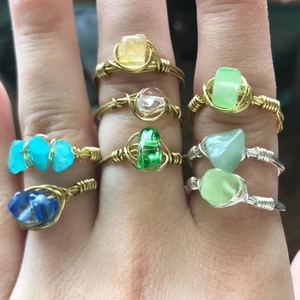 Ädelsten/kristall ringar - Handgjorda ädelsten/kristall ringar som görs utefter dina mått med valfri Sten och färg på tråd☺️💗 bara 20kr styck✨🦋 skriv för bilder på alla stenarna🌸🌸
