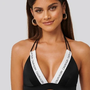 Bikini Calvin Klein  - Bikiniöverdel från Calvin Klein i storlek S. 