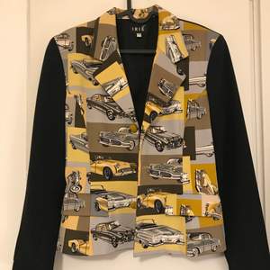 Suit jacket with vintage car print from French brand Irie. In great condition. Label says size M but it fits a size S. 