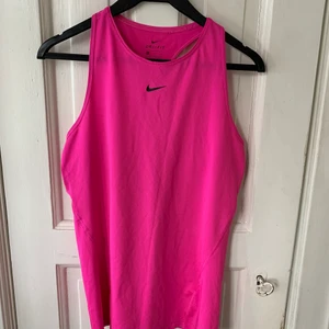 Nike träningslinne  - Rosa träningslinne från Nike, storlek s 