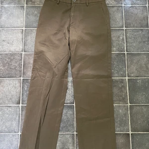 Vintage Dockers chinos - Köpte dessa nyligen men de passar inte mig. Vill bara bli av med de. Pris kan diskuteras. Passar w30 l32!