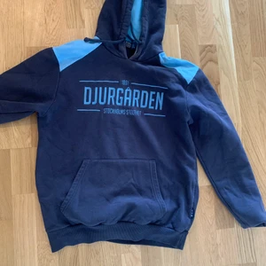 Hoodie - Tröja som tyvärr har blivit liten på mig. Storlek M men är mer som en S. 💕