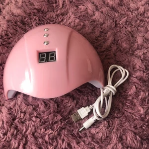 Uv lampa  - Jätte bra UV-lampa i bra skick. Säljs pga att den ej kommer till användning längre. Köpare står för frakt.💕