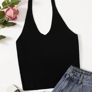 Fint linne/topp  - En svart topp som aldrig kommit till användning pga för stor för mig. Från shein och storlek S💓 Pris kan diskuteras! Lånad bild