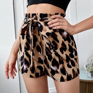 Shorts - Fina shorts i tunt och luftigt material, (lånad bild!)