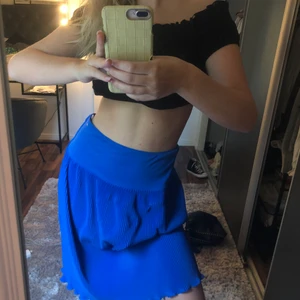 Blå super fin kjol💙💙 - Säljer denna fina kjol i storlek S💙💙