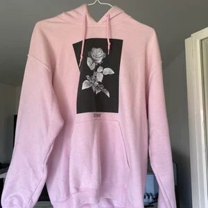 Basic Rosa Hoodie - Stl. M väl använd