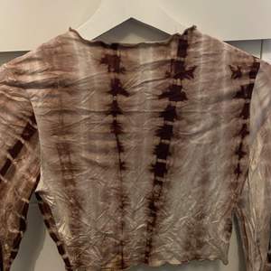 säljer denna ”tie dye” tröjan som är av väldig flowig och skönt material, tröjan är endast testad och är därmed i nyskick💝