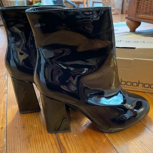 Boots / stövletter - storlek 39 - Helt nya med kartong kvar 🌸 Supersnygga och sköna att gå i 😊