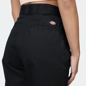 DICKIES STRL M - Storlek w30, passar mig som bär S/M. Kan mätas vid intresse! Första bilden är från junkyards hemsida, andra är min egna.🤩 Byxorna heter Elizaville på hemsidan. 