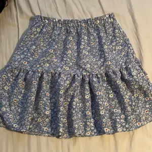 Säljer denna kjol från shein då den int kommer till användning, endast testad.