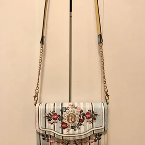 RiverIsland väska, jättefin till sommaren ☀️ kan postas eller mötas upp i sthlm😘 - Fin 