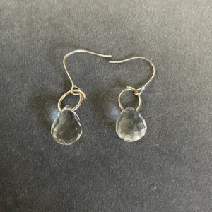 Genomskinlig diamant örhänge - Fina basic örhängen som passar till alla stilar💕