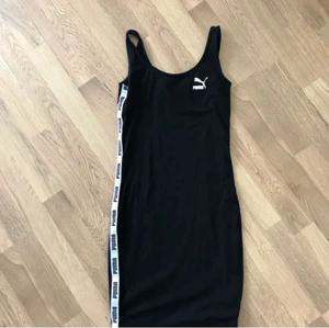 Puma klänning - En jättefin tubklänning från puma som tyvärr inte kommer till användning längre💕