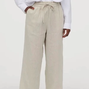 Linnébyxor - Säljer mina super fina linnebyxor, Det är storlek 36 men jag skulle säga att de passar även storlek 38⚡️💕 kontakta mig gärna för fler bilder på dom⚡️🧚🏼‍♀️