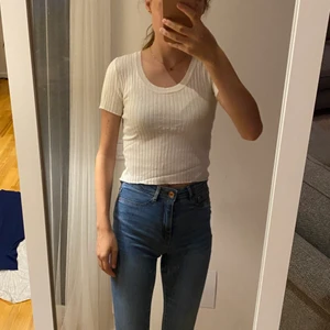 Gina Tricot jeans Molly  - Jeans från Gina Tricot.Tight fit. Storlek S. Köparen betalar frakten, betalning med swish 