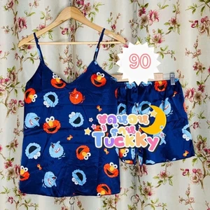 Pyjamas - Nya Satin pyjamas i Storlek 32-38, finns i olika färgar. ⭐️⭐️ Super fin och skön material, passar perfekt för sommar 💕🤩 Mötas upp i Stockholm eller frakt tillkommer 