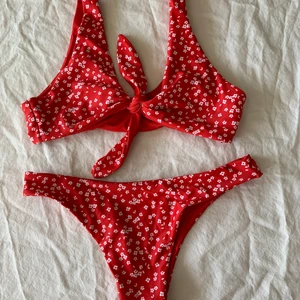 Bikini - Säljer helt ny och oanvänd bikini från Shein då den var för stor för mig! Storlek medium!