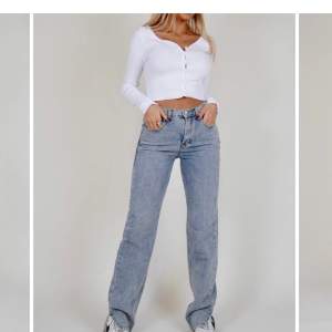 Säljer dessa as snygga jeansen pga att dom var förstora, endast testade💘 köparen står för frakt 