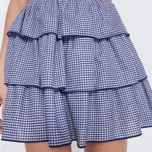 Zara kjol - Intressekoll på min asfina och slutsålda kjol från zara! Skriv vad du hade kunnat tänka dig att betala eller lägg ett bud! 💞💞💞 ( köpare står för frakt! ) 