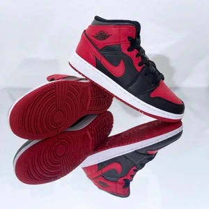 Jordan mid 1 banned  - Helt nya skor. Har använt en gång ❤️ kvitto finns, och pris kan  diskuteras ☺️