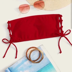 Bikini överdelar  - Super fina oanvända bikiniöverdelar! Den röda är från shein strl M ( mer som en XS ), endast testad. Den röd randiga är från H&M strl 38, endast testad❤️ 