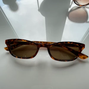 Solglasögon  - Köpt på depop för 120kr. 