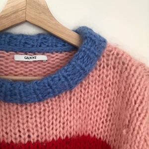 Stickad tröja - Handstickad tröja från Ganni. Använd fåtal gånger