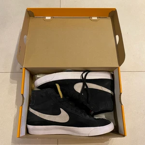 Blazer Mid  - Säljer för dom används inte, använt några få gånger ser ungefär helt nya ut. Storlek 45, Nypris: 1000kr. Mer information / bilder fås privat 