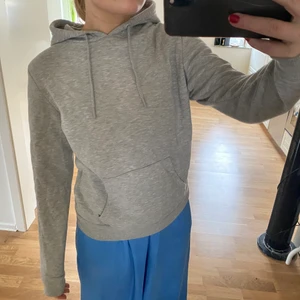 Grå Hoodie - Skön grå Hoodie från Primark, storlek S