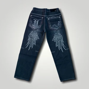 Baggy jeans HIP HOP STREET  - Super snygga baggy jeans! De är svarta. Helt nya eftersom de tyvärr var för stora för mig. Storlek 32/34, midja 85 cm och längd 105 cm. Hmu för fler bilder 💯💯 ::: BUDET LIGGER PÅ 560 KR JUST NU :::