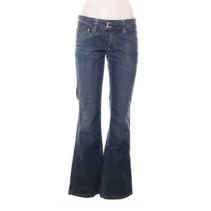 Lågmidjade jeans från ”pepe jeans” i nyskick (säljer pga de är för små för mig). Skit snygga och trendiga! (Pris kan diskuteras)