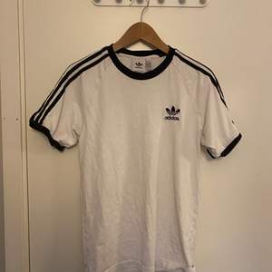 T-shirt från Adidas, skick 8/10, size S