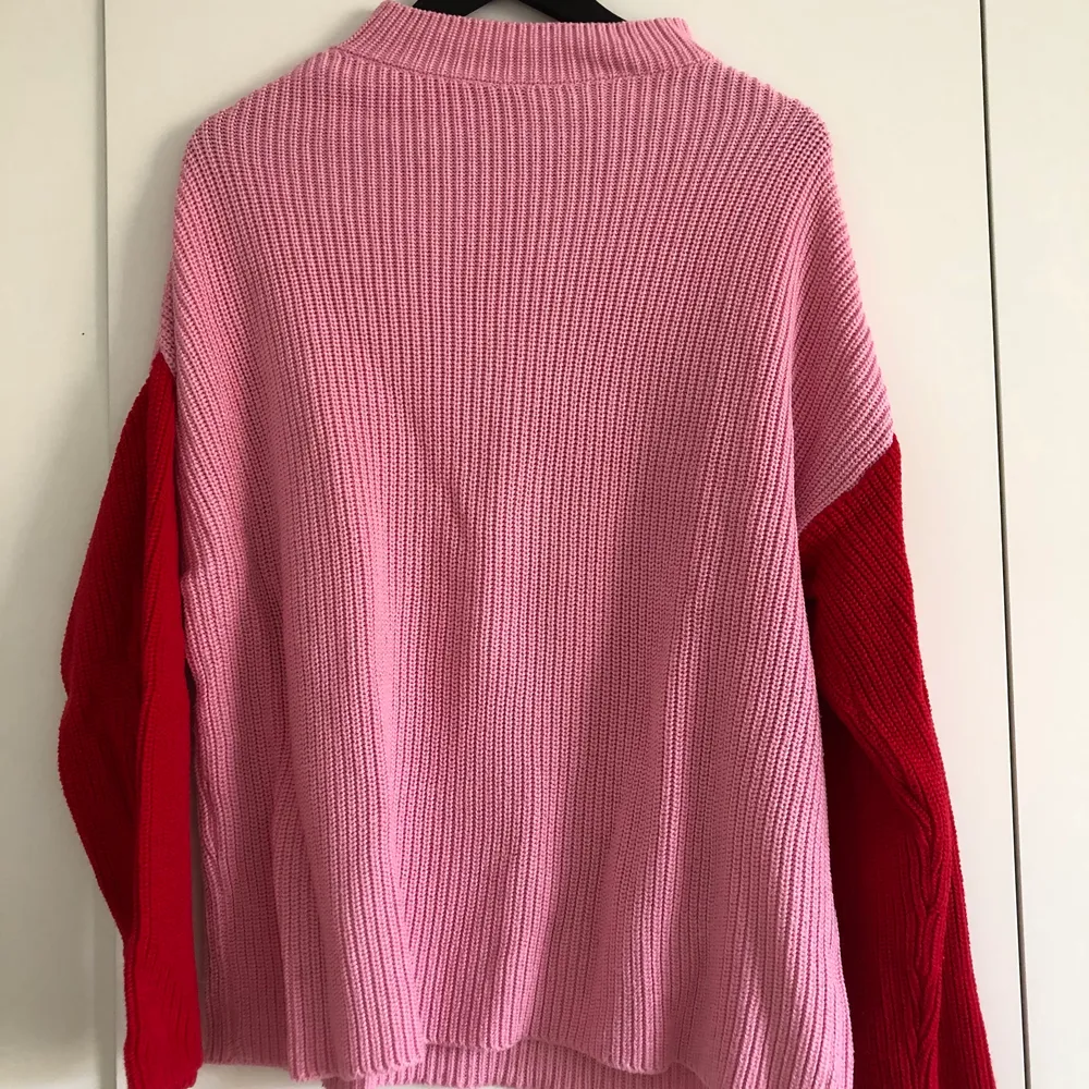 Rosaröd tröja från NAKD i superfint skick! Använd kanske två gånger, strl 38, säljes för 70 kr. Kan mötas upp i Linköping, eventuellt Stockholm annars står köpare för frakt. . Tröjor & Koftor.