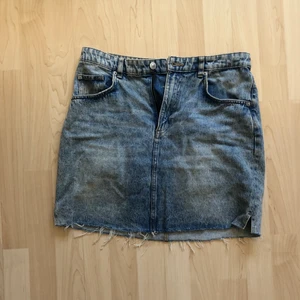 Jeanskjol från H&M, storlek M - Jag är storlek M och den sitter lite löst