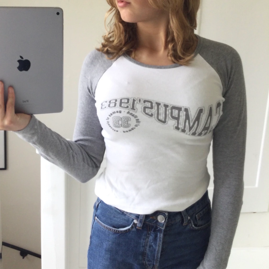 En Only långarmad tröja. 