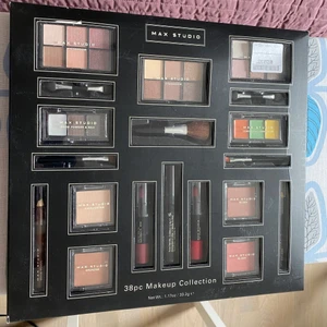 38pc  Makeup  -  38 pc makeup oanvänd och oöppnad 