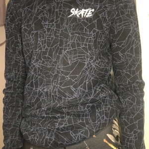 Tjocktröja - En tjocktröja med lite coola mönster