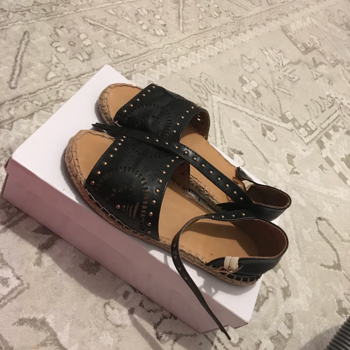 Sandaler för 99kr styck  - 90