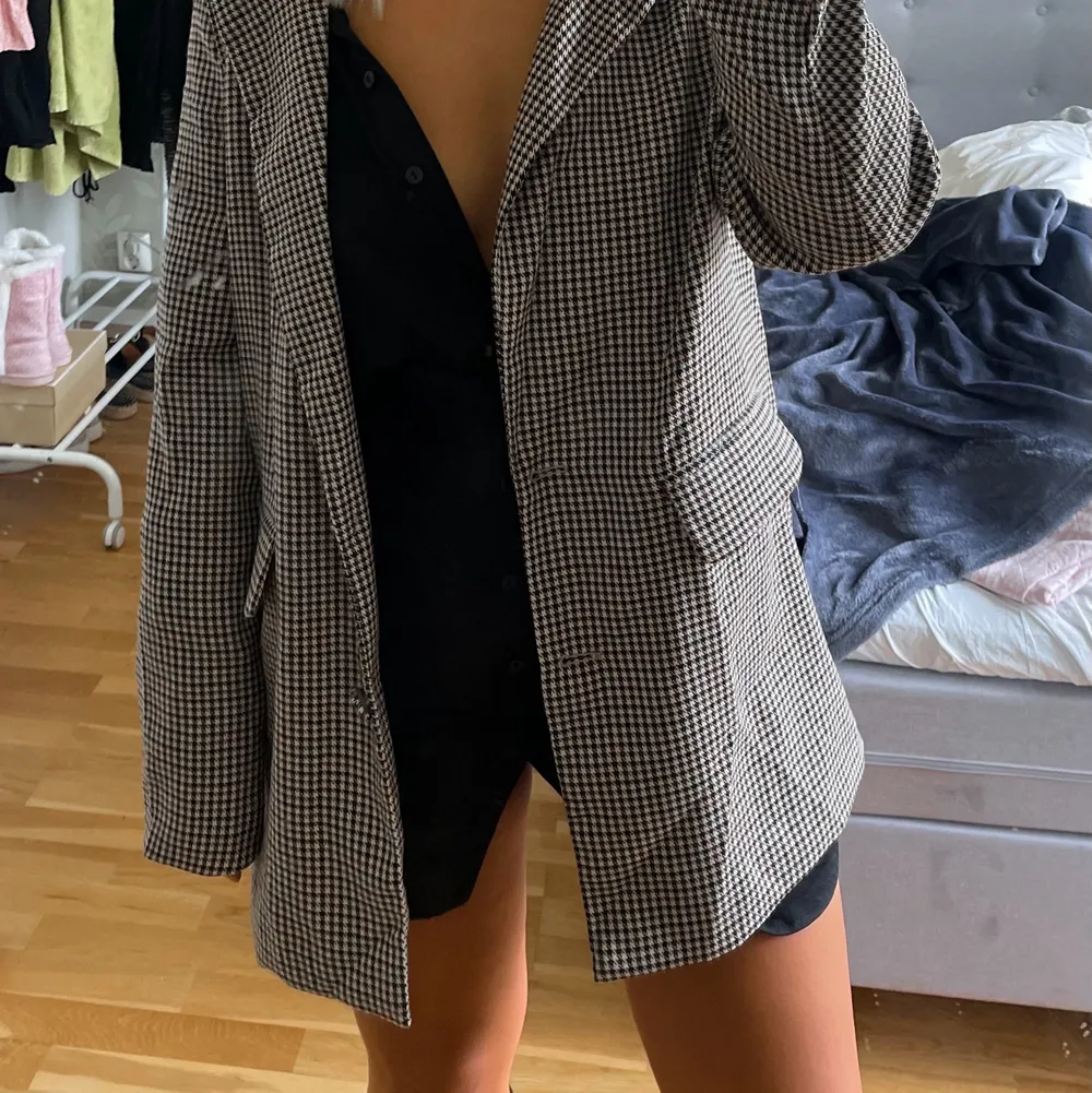 blazer med hundtandsmönster, aldrig använd. Nypris 400kr. Jackor.