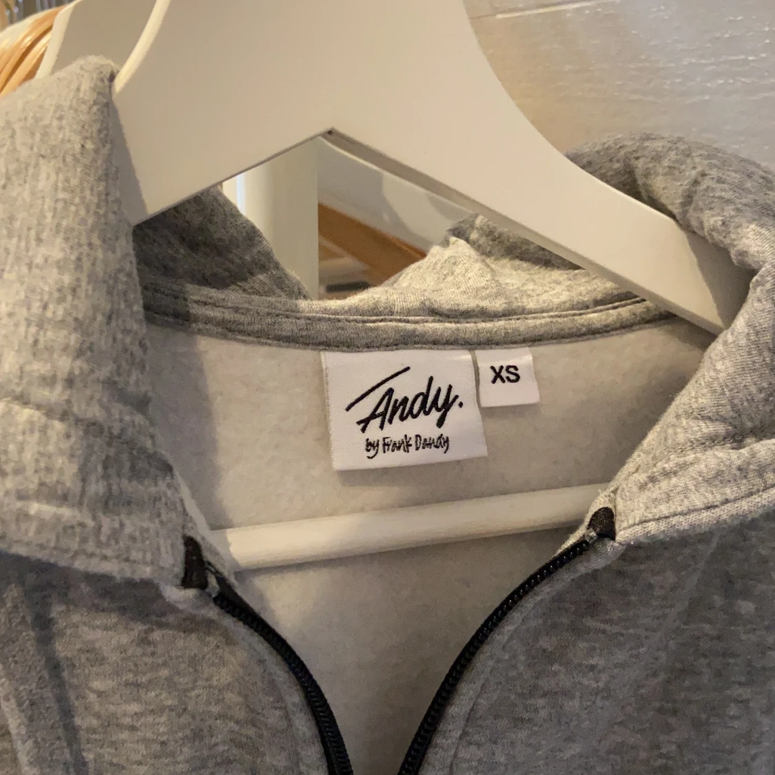 Grå huvtröja strl XS - 90