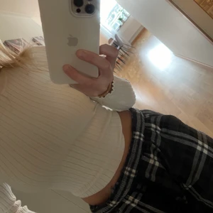 Tröja - Helt ny ribbad topp ifrån nakd, säljer pga att vit inte riktigt är min färg! 