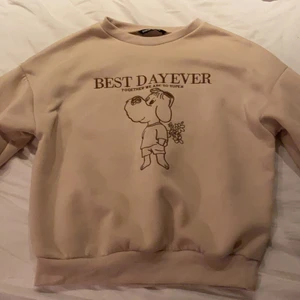 Tröja - En super gullig tröja från shein! Knappt använd! Storlek S, priset kan diskuteras vid snabbare affär💗. 80+frakt